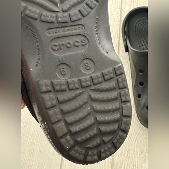 Black Crocs, Baya Clog women 8, Men 6 - Picture 2 of 4